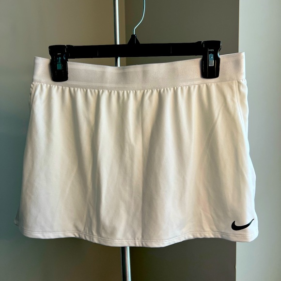 nike • tennis skirt • white • women’s •